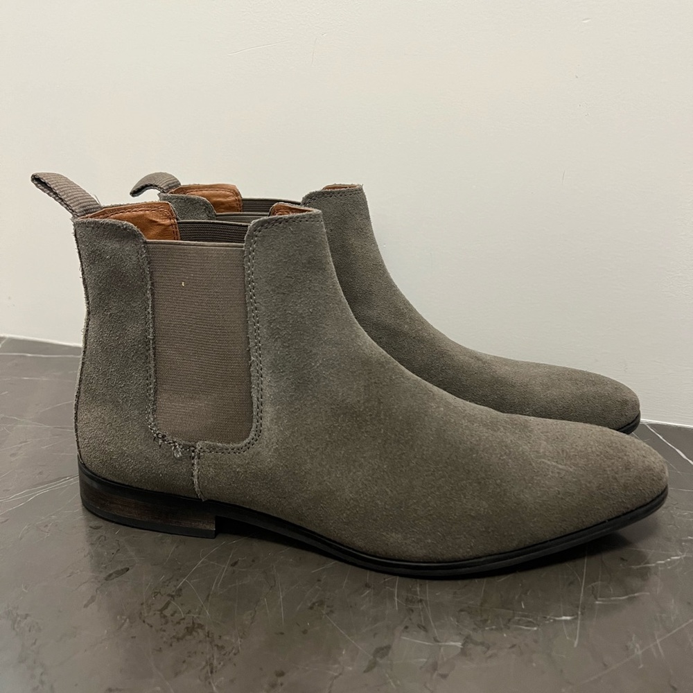 BP Mens Gray Suede Chelsea Boots, 10M